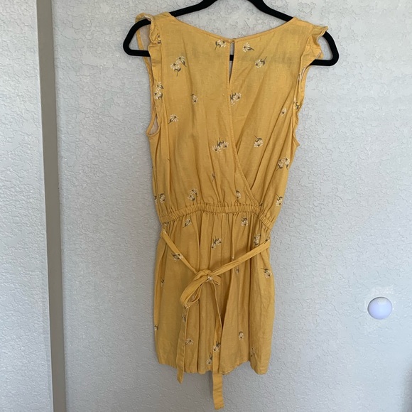 Old Navy Linen Romper with tie - Picture 2 of 4